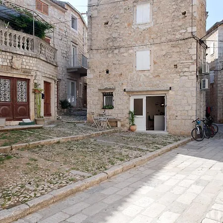 Kirinkin Apartment Vis
